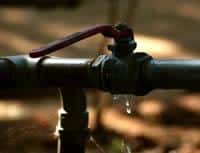 Immagine di un rubinetto che perde acqua